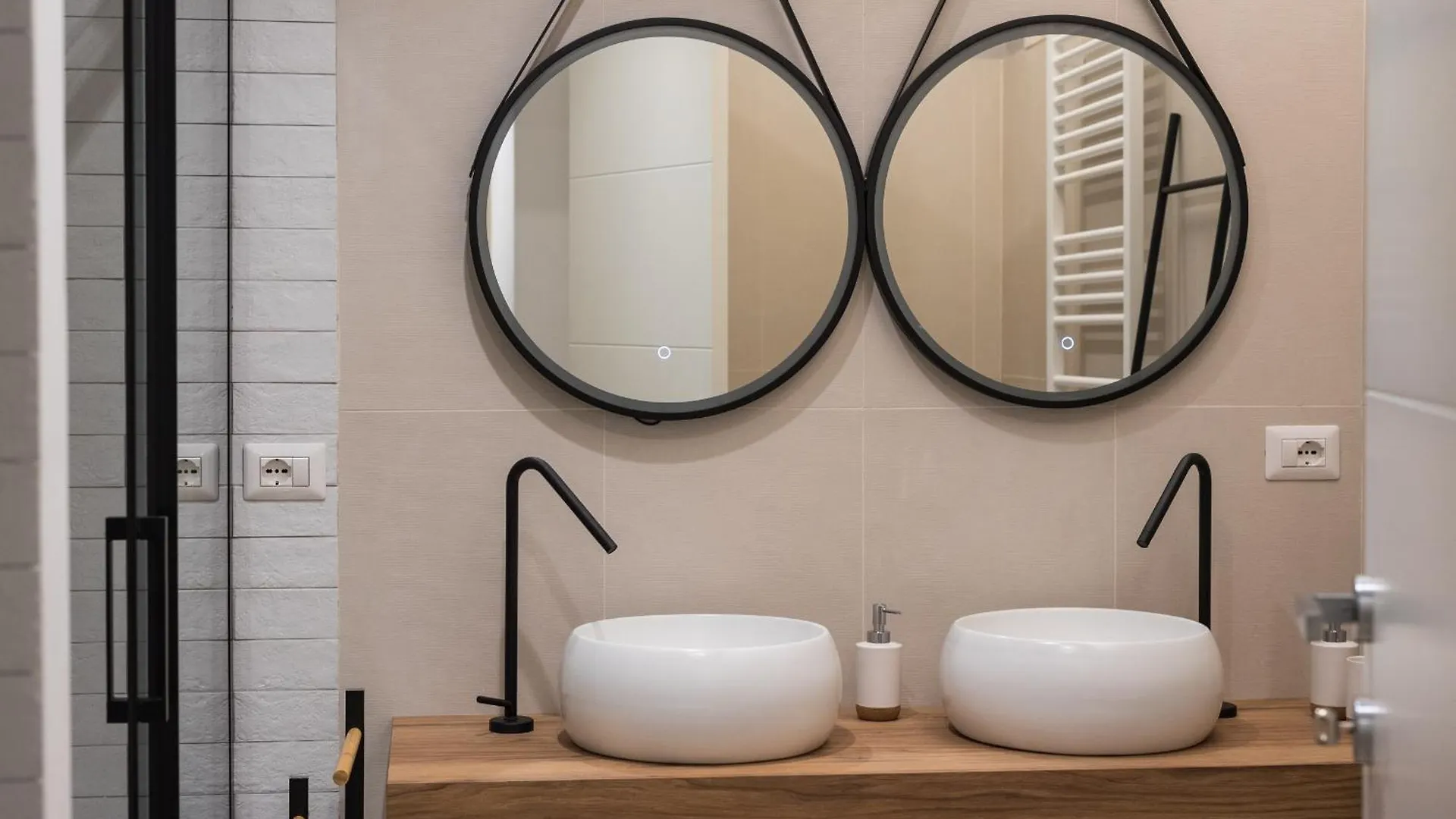 Super Comfort Pisino Street Rome 0*,