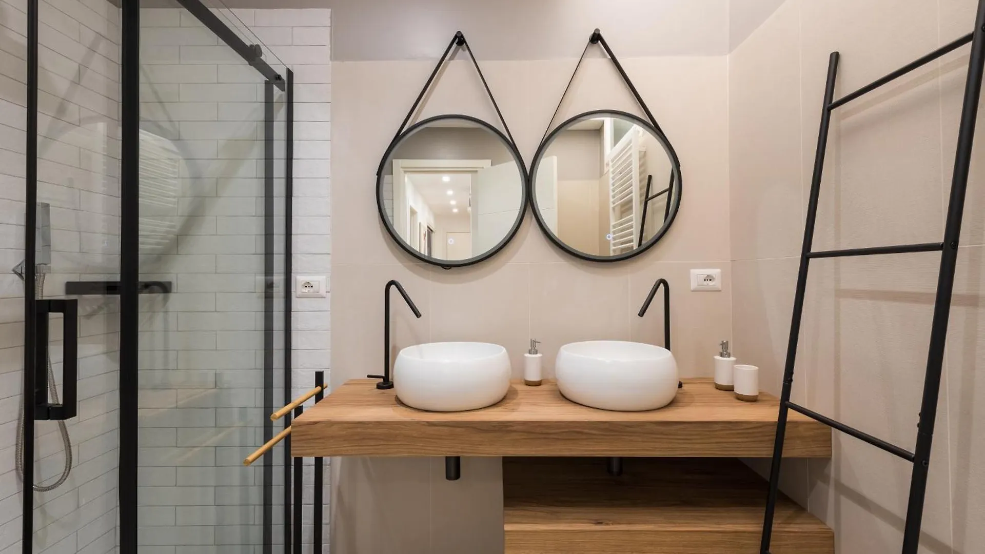 Super Comfort Pisino Street Rome 0*,
