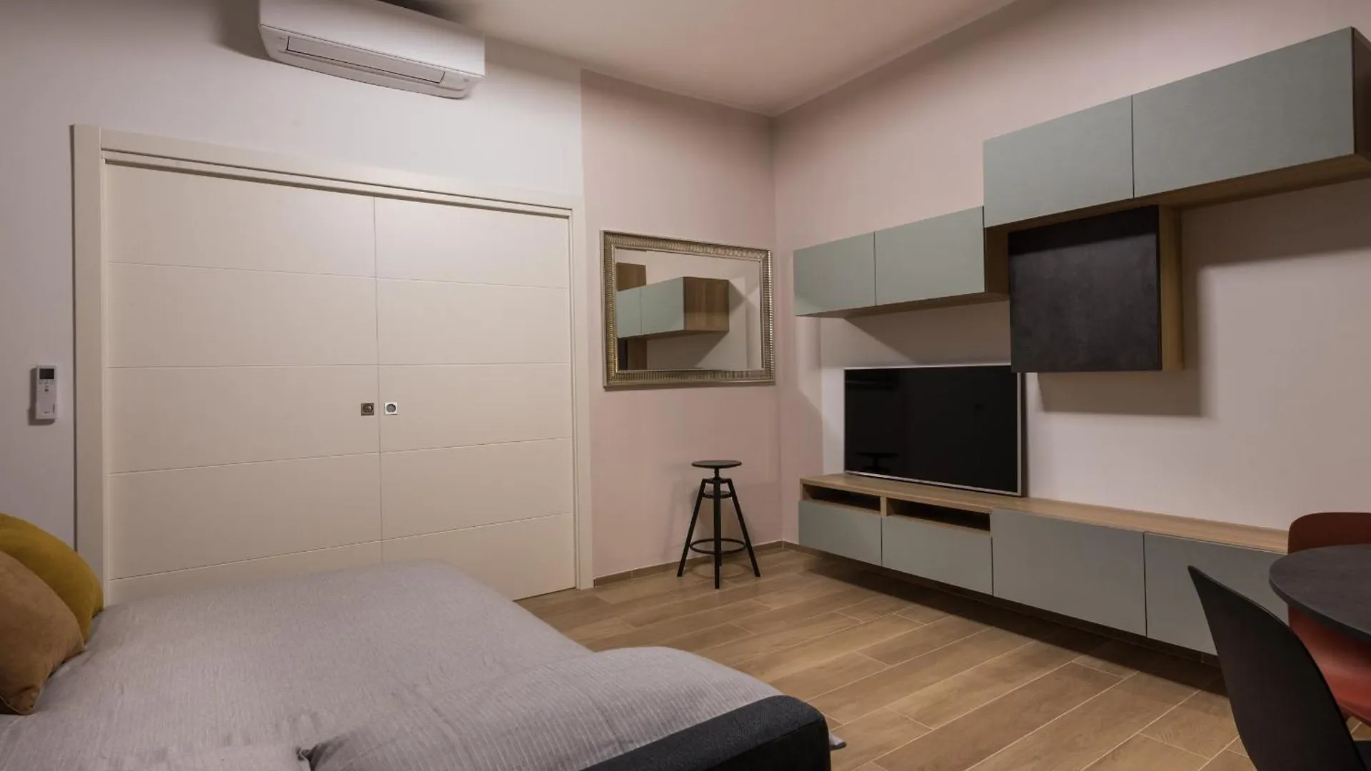Super Comfort Pisino Street Rome