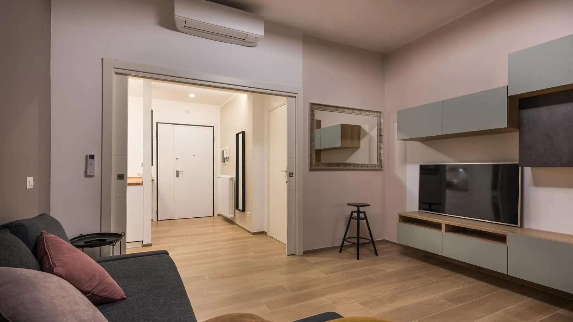 Super Comfort Pisino Street Rome 0*,