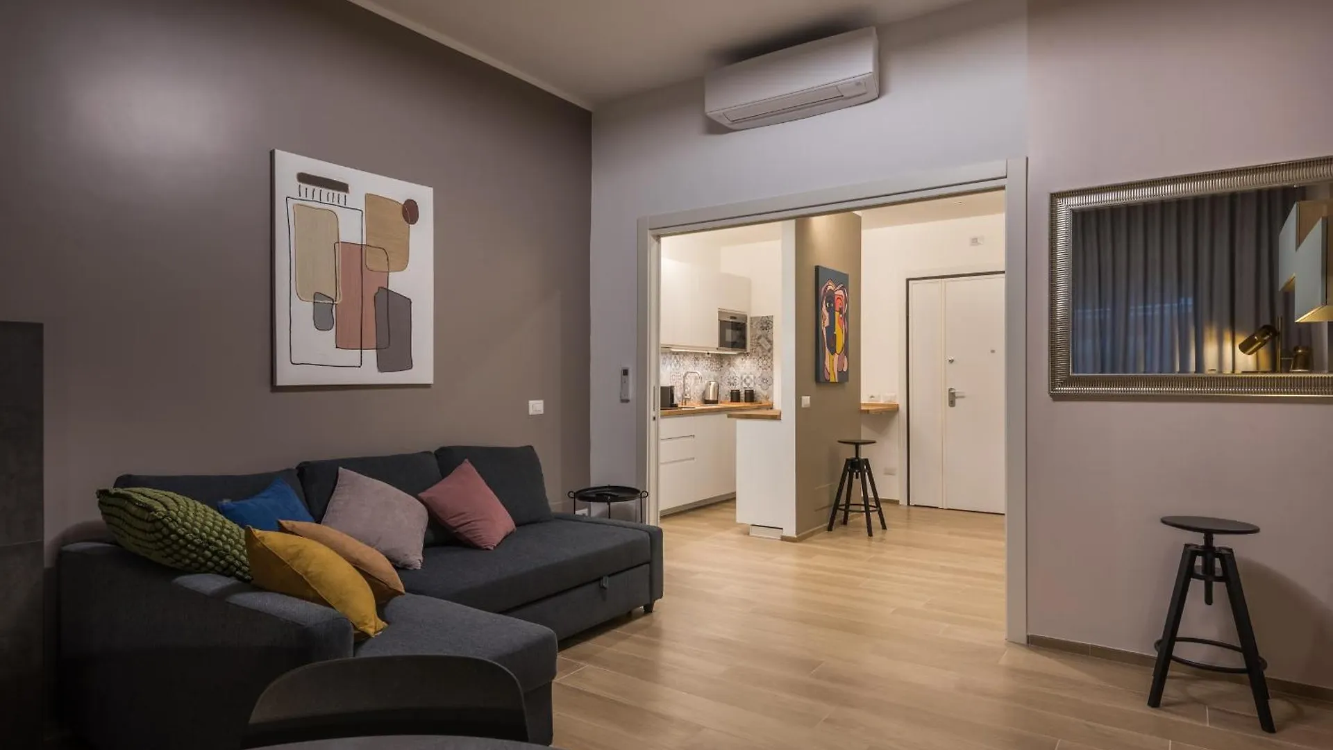Super Comfort Pisino Street location